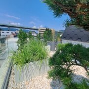 Moderná strešná záhrada – dokonalé spojenie funkčnosti a estetiky – Navrhnutá na mieru s kvalitnými materiálmi, minimalistickým dizajnom a prvkami pre maximálne pohodlie