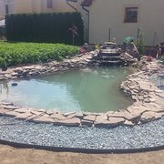 Realizácia stavby záhradného jazierka v súkromnej záhrade